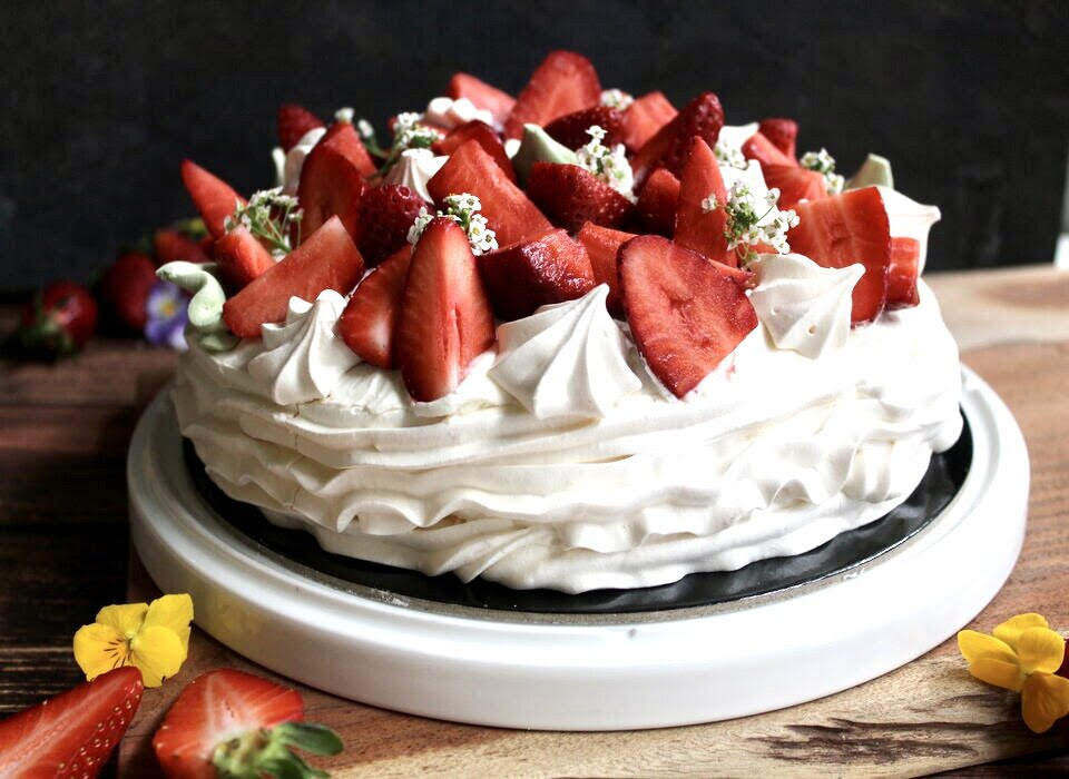 STRAWBERRY PAVLOVA
